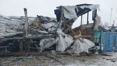 Продають худобу за безцінь, але виїжджати не хочуть. Як мешканці Юнаківки оговтуються після обстрілу Продають худобу за безцінь, але виїжджати не хочуть. Як мешканці Юнаківки оговтуються після обстрілу