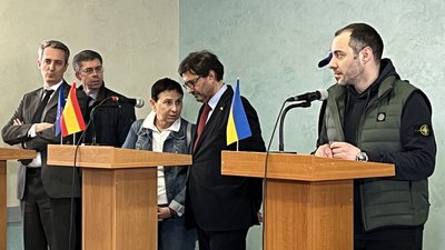 "Ми повинні нарощувати темпи постачання": пані посол США обговорила на Одещині "зернову ініціативу" "Ми повинні нарощувати темпи постачання": пані посол США обговорила на Одещині "зернову ініціативу"