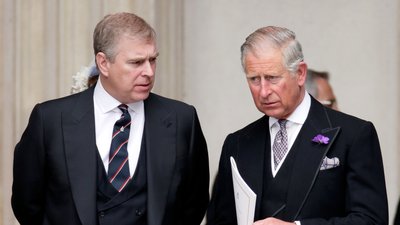 Король Чарльз III та його брат Ендрю Маунтбаттен-Віндзор