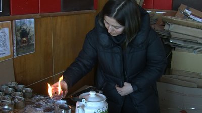 Понад три тисячі окопних свічок виготовила лучанка з однодумцями для ЗСУ Понад три тисячі окопних свічок виготовила лучанка з однодумцями для ЗСУ