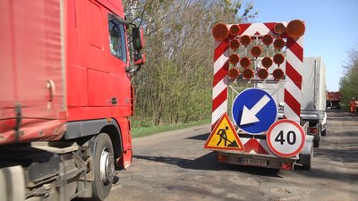 Ями та вибоїни — як лататимуть автодороги державного значення на Житомирщині Ями та вибоїни — як лататимуть автодороги державного значення на Житомирщині