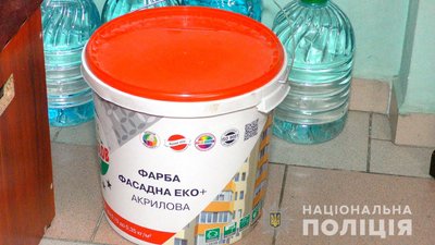 У Полтаві чоловік вкрав 40 літрів фарби з місцевого храму