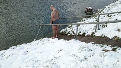 До занурення у воду напередодні Водохреща варто починати з контрастного душу, — лікарка