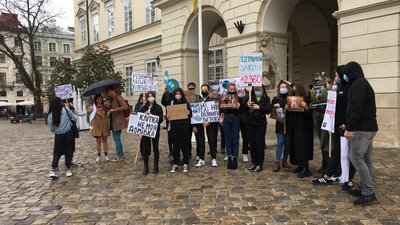 У центрі Львова провели акцію на захист тварин У центрі Львова провели акцію на захист тварин