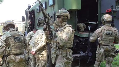Планували підрив на аеродромі. На Франківщині СБУ провела контрдиверсійні навчання Планували підрив на аеродромі. На Франківщині СБУ провела контрдиверсійні навчання