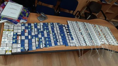 Мікроавтобус із контрабандними сигаретами затримали правоохоронці на Закарпатті Мікроавтобус із контрабандними сигаретами затримали правоохоронці на Закарпатті