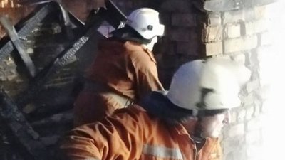 На Житомирщині у чотириквартирному будинку сталася пожежа – лише одну квартиру врятували від вогню