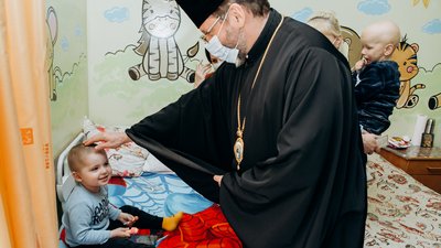 Глава УГКЦ Святослав відвідав у Франківську хворих дітей Глава УГКЦ Святослав відвідав у Франківську хворих дітей