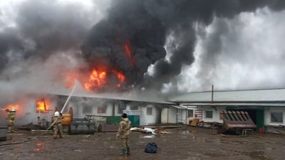 На Тернопільщині горить підприємство