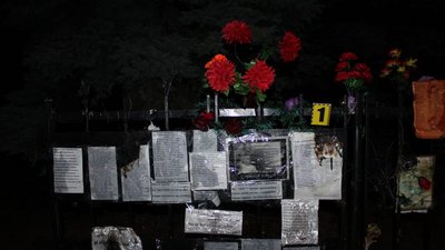 В Одесі невідомі підпалили квіти, які залишили в пам'ять про загиблих у Будинку профспілок