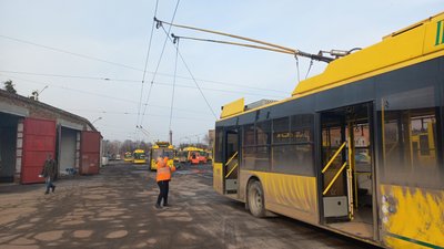 У комунальному транспорті Полтави не вистачає водіїв та кондукторів У комунальному транспорті Полтави не вистачає водіїв та кондукторів