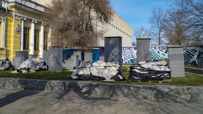 До музею в Дніпрі з прифронтового села Донеччини привезли кам'яну бабу, якій може бути понад 800 років До музею в Дніпрі з прифронтового села Донеччини привезли кам'яну бабу, якій може бути понад 800 років