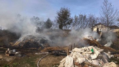 На Тернопільщині горіли тюки із соломою