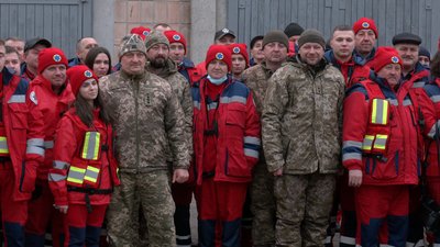 Відмовились від премій: медики черкаської екстренки передали допомогу військовим Відмовились від премій: медики черкаської екстренки передали допомогу військовим