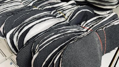Волинянка за рік війни пошила п'ять тисяч устілок для військових Волинянка за рік війни пошила п'ять тисяч устілок для військових