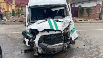 ВАЗ зіткнувся з інкасаторським авто