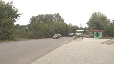 У Чорному Острові на Хмельниччині перенесли автобусну зупинку. Для чого
