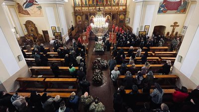 У Мукачеві попрощалися із загиблими на війні Андрієм Гавриком та Артемом Вістіровським