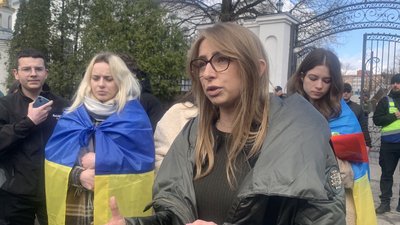 У Тернополі до храму московського патріархату принесли "закривавлені" іграшки