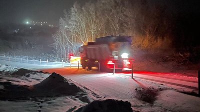 З ночі дороги Кіровоградщини розчищають машини служби автомобільних доріг З ночі дороги Кіровоградщини розчищають машини служби автомобільних доріг