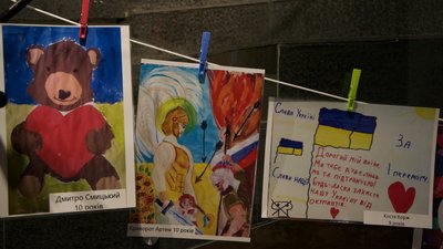Воїни, прапори та пес Патрон: в Одесі пройшов конкурс дитячих малюнків. ФОТО Воїни, прапори та пес Патрон: в Одесі пройшов конкурс дитячих малюнків. ФОТО