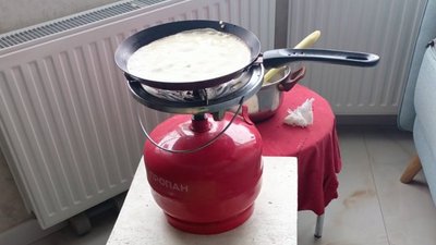 Туристичний газовий балон в квартирі