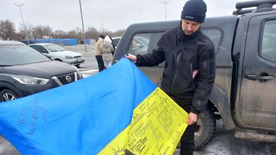 У Дніпрі провели акцію в пам`ять про оборонців ДАП У Дніпрі провели акцію в пам`ять про оборонців ДАП