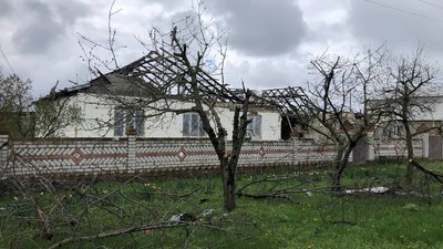 "Був би шифер — ми б вже самі накривали будинки": жителі села на Миколаївщині про потребу в будівельних матеріалах "Був би шифер — ми б вже самі накривали будинки": жителі села на Миколаївщині про потребу в будівельних матеріалах