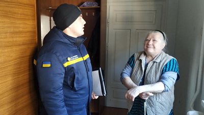 Перевірка печей і газових котлів у будинках: у Луцькому районі рятувальники провели профілактичні рейди Перевірка печей і газових котлів у будинках: у Луцькому районі рятувальники провели профілактичні рейди