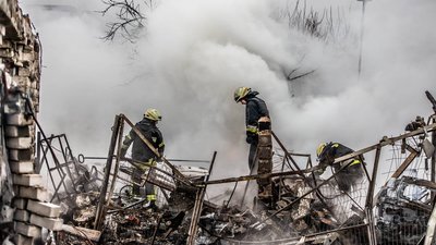 Ракетний удар по Дніпру: рятувальники розібрали понад 30 тонн зруйнованих металоконструкцій, пошукова операція завершена