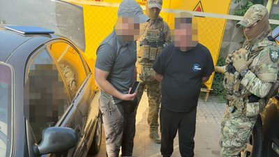 Затримання експравоохоронця під час спроби продажу зброї
