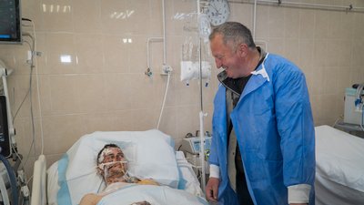 "Вижив, бо витягли побратими". Військового з численними пораненнями лікують на Дніпропетровщині "Вижив, бо витягли побратими". Військового з численними пораненнями лікують на Дніпропетровщині