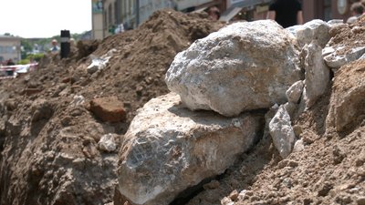 В Івано-Франківську розкопали ймовірні рештки Галицької брами В Івано-Франківську розкопали ймовірні рештки Галицької брами