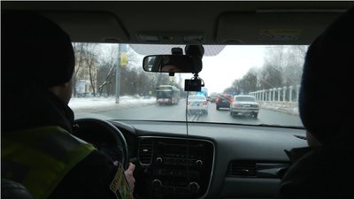 Операція "Маячок": патрульні перевірили реакцію водіїв на сирени та спецсигнали Операція "Маячок": патрульні перевірили реакцію водіїв на сирени та спецсигнали