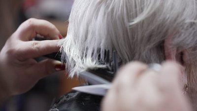 Вінницький салон краси зробив безкоштовні стрижки та укладки для мешканців обласного пансіонату Вінницький салон краси зробив безкоштовні стрижки та укладки для мешканців обласного пансіонату