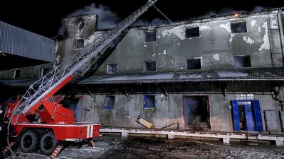 Поліцейські Тернопільщини розпочали кримінальне провадження через пожежу на хлібокомбінаті Поліцейські Тернопільщини розпочали кримінальне провадження через пожежу на хлібокомбінаті