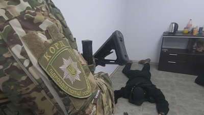В Одесі активіста Євгена Резвушкіна затримали за підозрою у вимаганні грошей В Одесі активіста Євгена Резвушкіна затримали за підозрою у вимаганні грошей