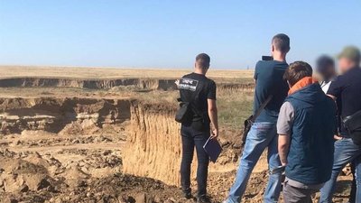 На Одещині підприємця підозрюють у незаконному видобуванні піску на 75 млн грн На Одещині підприємця підозрюють у незаконному видобуванні піску на 75 млн грн