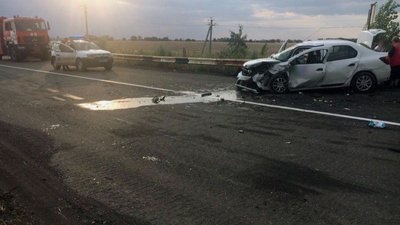 Через ДТП на Донеччині до лікарні ушпиталили 2 дітей та 6 дорослих. ФОТО Через ДТП на Донеччині до лікарні ушпиталили 2 дітей та 6 дорослих. ФОТО