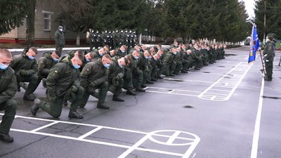 60 строковиків на Вінниччині звільнили з військової служби ЗСУ 60 строковиків на Вінниччині звільнили з військової служби ЗСУ