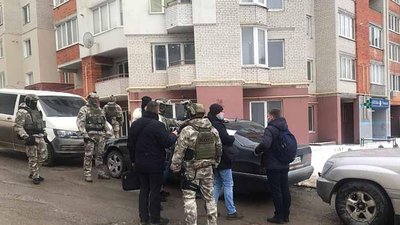 У Тернополі правоохоронці та спецпризначенці КОРДу затримали подружжя