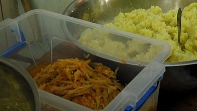 У Житомирі готують безоплатні обіди для місцевих тероборонівців У Житомирі готують безоплатні обіди для місцевих тероборонівців