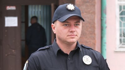 У Рівному відвідувачка ЦНАПу вкусила патрульного. Що відомо про інцидент У Рівному відвідувачка ЦНАПу вкусила патрульного. Що відомо про інцидент
