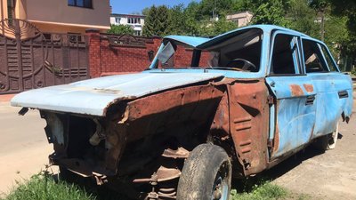 Львівські вулиці очищають від покинутих автомобілів Львівські вулиці очищають від покинутих автомобілів