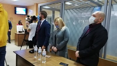 Наталія Саєнко слухає вирок суду Наталія Саєнко слухає вирок суду