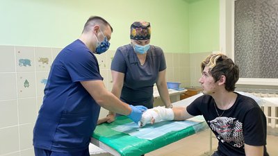 Романа оглядають лікарі у Львові Романа оглядають лікарі у Львові