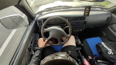 Прикарпатець Віктор Доскоч доставляє військовим на фронт мікроавтобуси та пікапи