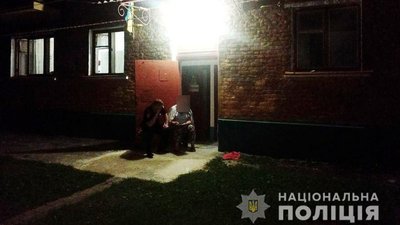 У Рівному чоловік вдарив сусідку ножем у груди. Його затримали