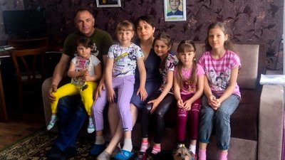 Любов, затишок та увага. Подружжя з Кіровоградщини виховує 3 рідних та 5 прийомних дітей