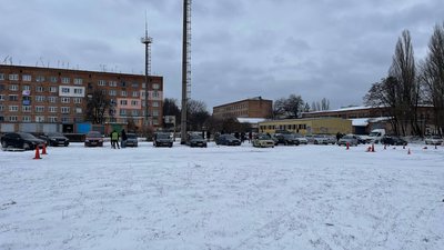 "Паралельна гонка". У Вінниці відбувся зимовий чемпіонат з дріфтингу